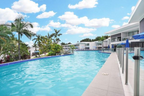 La Dolce Vita - Poolside Glamour, Port Douglas